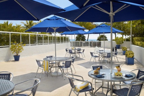 Best Western Atlantic Beach Resort buitenterras
